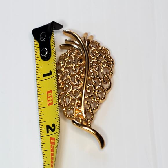 Monet Leaf Brooch Open Work Filigree Gold Tone Vtg Signed 2.25" - Picture 3 of 4
